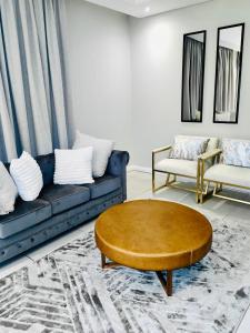 The Comfort AirB&B - On the 8th floor luxury 1 bedroom apartment with views