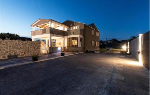 5 Bedroom Gorgeous Home In Podlug