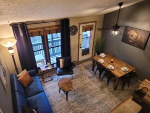 Ski-71 @Snowshoe Condo wLoft. Slopes across the street!