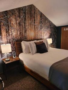 Ski-71 @Snowshoe Condo wLoft. Slopes across the street!