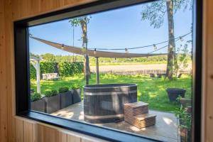 86, Bed & Outdoor Wellness - Sauna, Hottub, Icebath & Outdoor Shower included!