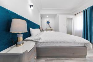 Căn Hộ 3 Phòng Ngủ (Three-Bedroom Apartment)