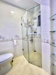 Căn Hộ 3 Phòng Ngủ (Three-Bedroom Apartment)