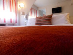 Hotels Cit'Hotel Escatel : photos des chambres