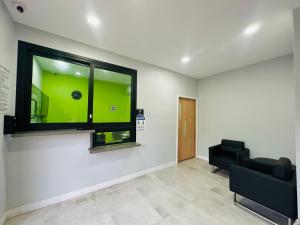 Deluxe Inn Hawthorne LAX