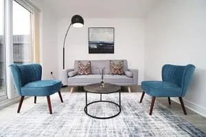 Modern and Cosy 3 Bed House Close to Cardiff City Centre perfect for Family Relocations, Contractors & Groups by Gurkha Stay with Free Parking and Wifi - Leckwith