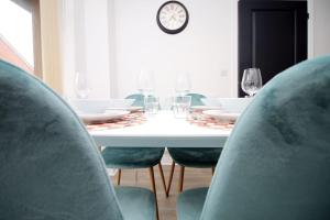 Modern and Cosy 3 Bed House Close to Cardiff City Centre perfect for Family Relocations, Contractors & Groups by Gurkha Stay with Free Parking and Wifi