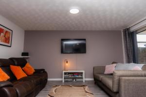 Stridingedge - 3 Bedroom 5 beds Sleeps 6 Ideal For Contractors