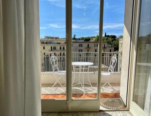 Le Ville Tivoli - Suites, Tivoli City Center!