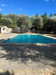Villas Magnifique villa provencale avec piscine - Proche des plages et Circuit du Castellet Paul Ricard : photos des chambres