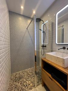 Bright Apt 70m2 in Bayeux historic center w Pkg