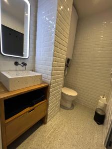 Bright Apt 70m2 in Bayeux historic center w Pkg