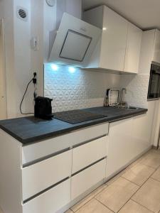 Appartement cosy dans une maison calme et parking gratuit avec borne