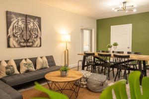 Oia House Brickell Beach 10 minutes Pool Location