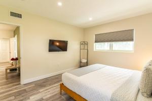 Oia House Brickell Beach 10 minutes Pool Location