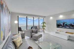 Superstar! Penthouse with Water and Park Views!