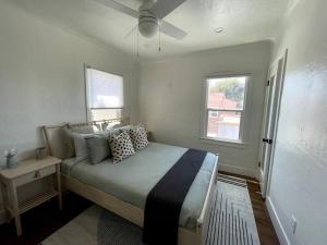 Huge Updated Spanish Apt - Steps to Beach & Bay!