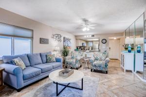 Dreamy oasis on the beach with balcony, pools, gym & ocean view - dog-friendly