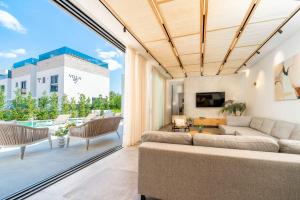 Villa Jerrys Palace - modern villa close to the beach