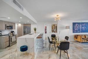 City of Dreams! Renovated With Water & Park Views