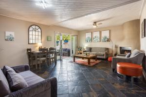 Renovated private in the heart of Old Town Scottsdale, pool & hot tub, outdoor bar & kitchen, walk to shops & bars - 4hvězdičkové hotely ve městě Scottsdale