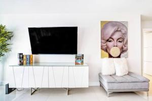 Some Like It Hot! Miami Skyline & Water Views 4BR