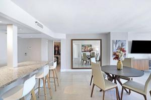 Champagne & Ice! Water Views, 2 Private Balconies!