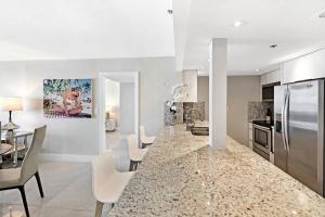 Champagne & Ice! Water Views, 2 Private Balconies!