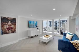 Visions! Water and Miami Skyline VIews! Brand New