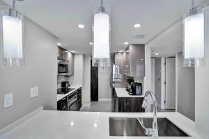 Summer Retreat! Water and City Views!