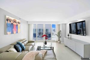 Summer Retreat! Water and City Views!