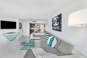 Spectacular! Penthouse with Direct Water Views!