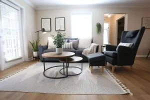 Restful Refuge 2 BR Boutique Condo w Pool & Gym - West Hills