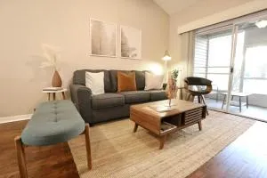 Nomad Retreat King Bed Boutique Condo w Garage - Raleigh
