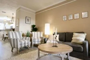 Stylish Sanctuary King Beds Upscale Condo - West Hills