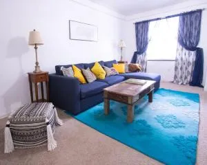 Modern Boho Condo with a Royal Touch -KING BED - West Hills