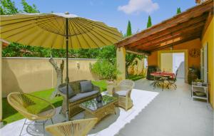 Maisons de vacances Amazing Home In Morires-ls-avignon With Outdoor Swimming Pool, Wifi And 4 Bedrooms : photos des chambres