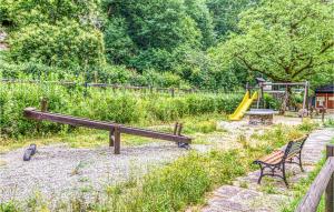 Campings Amazing Caravan In Conques-en-rouergues With Outdoor Swimming Pool, Wifi And 2 Bedrooms : photos des chambres