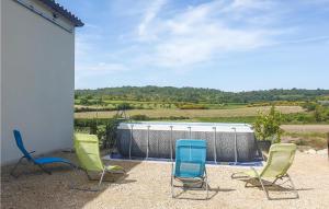 Maisons de vacances Nice Home In Mormoiron With Wifi, Private Swimming Pool And 2 Bedrooms : photos des chambres