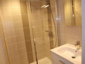 Maisons de vacances Gite Arpajon-sur-Cere, 4 pieces, 6 personnes - FR-1-742-425 : photos des chambres