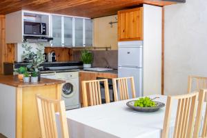 Maisons de vacances 5 Family Apartments with Pool & Large Garden in Historic Pezenas Convent : photos des chambres