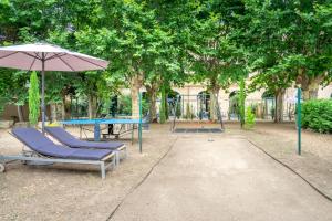 Maisons de vacances 5 Family Apartments with Pool & Large Garden in Historic Pezenas Convent : photos des chambres