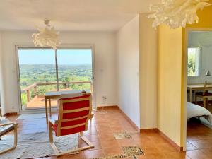 Villas Provencal villa with stunning view & summer pool : photos des chambres