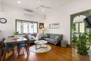 Classical King Bed Home at Edge Hill 5km to Cairns - Stratford