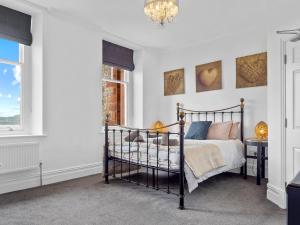 Mulberry Beautiful Apartment with Sea View - Pass the Keys