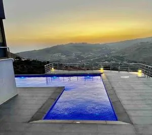 Farmhouse with Pool and Breathtaking Views - Amman