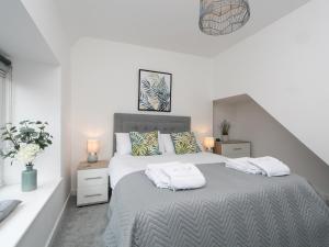 Modern 2 bed Apartment in Rhosneigr - Pass the Keys