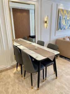 Insta-worthy staycation at 2BR luxury Apt - Podomoro Empire Tower