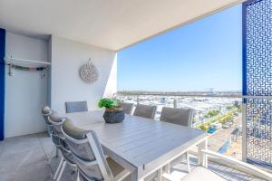 Oceanus oasis at Bokarina Beach -stunning modern coastal apartment