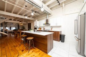 North House - Stunning Old Montreal Penthouse